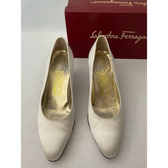 Authentic Salvatore Ferragamo Women's Suede Heels Leather White 7C - Picture 2 of 13